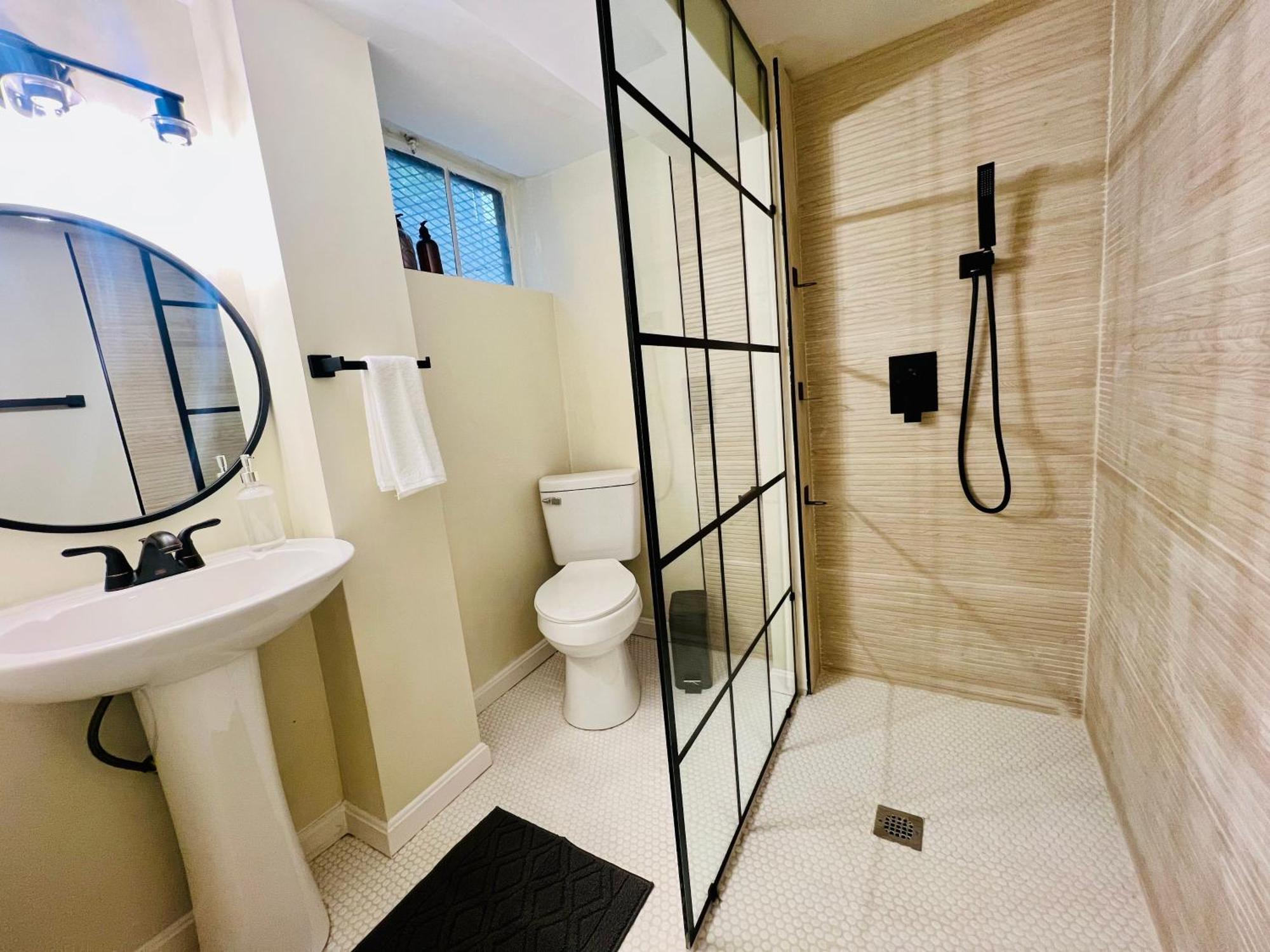 Dc'S Best Location 4 Bed With Parking Walk To Metro And Nightlife Bethesda Row Chevy Chase Exterior photo